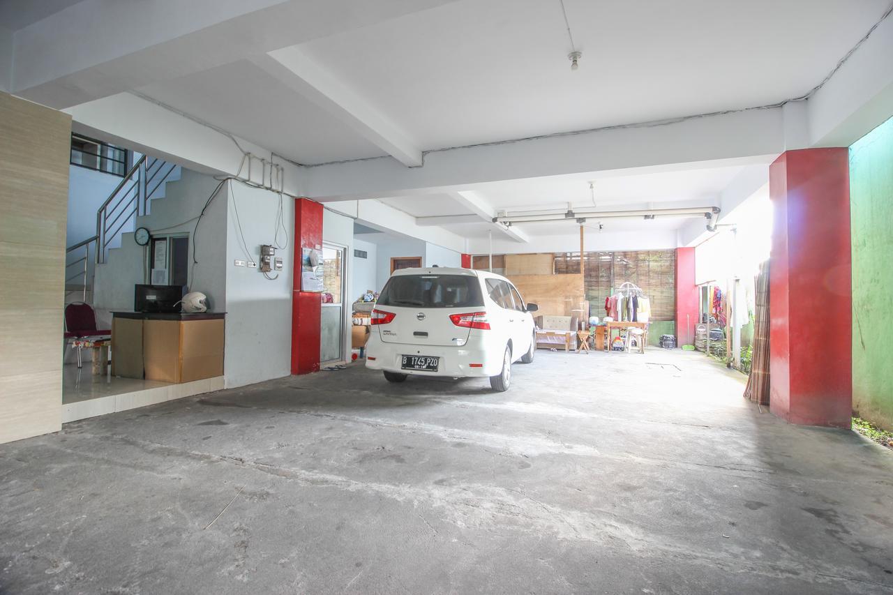 Reddoorz Plus Near Lippo Plaza Jogjakarta Yogyakarta Ngoại thất bức ảnh